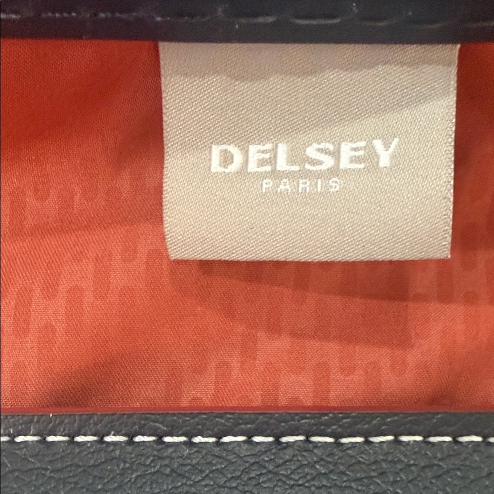 Elegant Navy Cosmetic Case with Red Trim - Picture 3 of 6